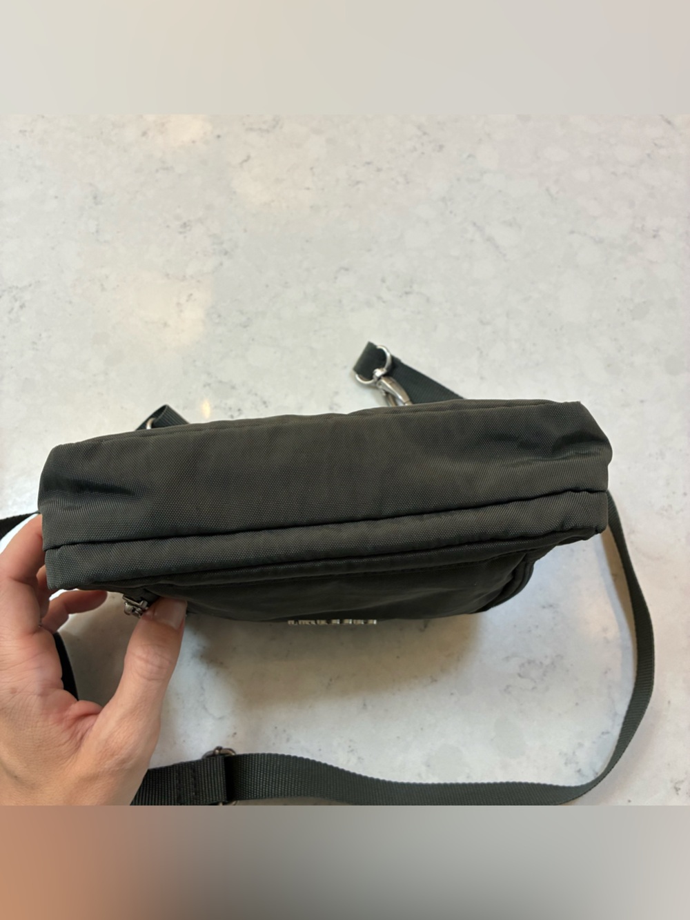 baggallini Trifecta RFID Wallet Crossbody Bag in Charcoal - Picture 5 of 11